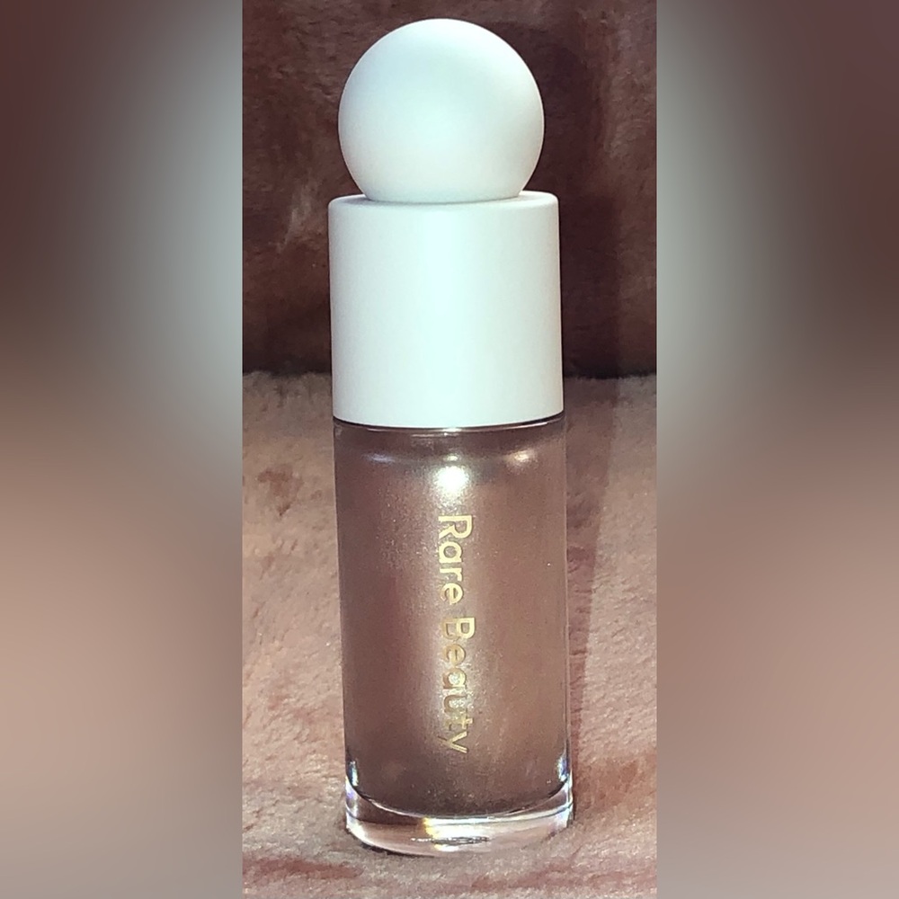 Rare Beauty Mesmerize Liquid Luminizer Highlighter
